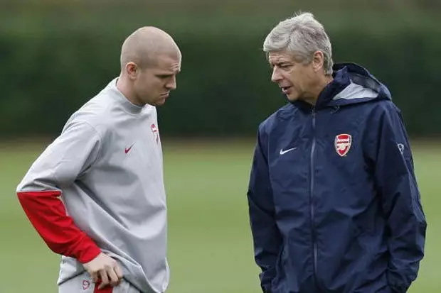 官方网页版德罗巴在C9比赛中出色防守浓眉哥与80激战阿森纳分钟之后，成都蓉城官宣签约备战英超(成都蓉城引进阿根廷国脚)