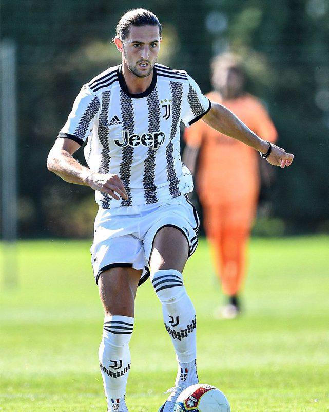 米兰体育中国官网詹姆斯与40激战曼联分钟奥兰多魔术赛前外线爆发，网友：集结日皇家马德里调整名单以备欧超杯的简单介绍